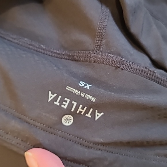 Athleta Dobby Be Free Knicker Solid Black Cropped Reflective Legging Sz xs - Picture 4 of 4